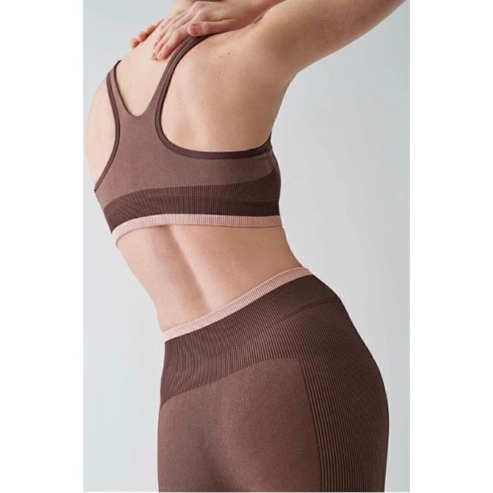 COS Seamless Performance Sports Bra - Picture 2 of 7